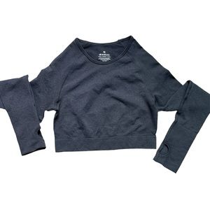 Black cropped long sleeve work out shirt Size Medium